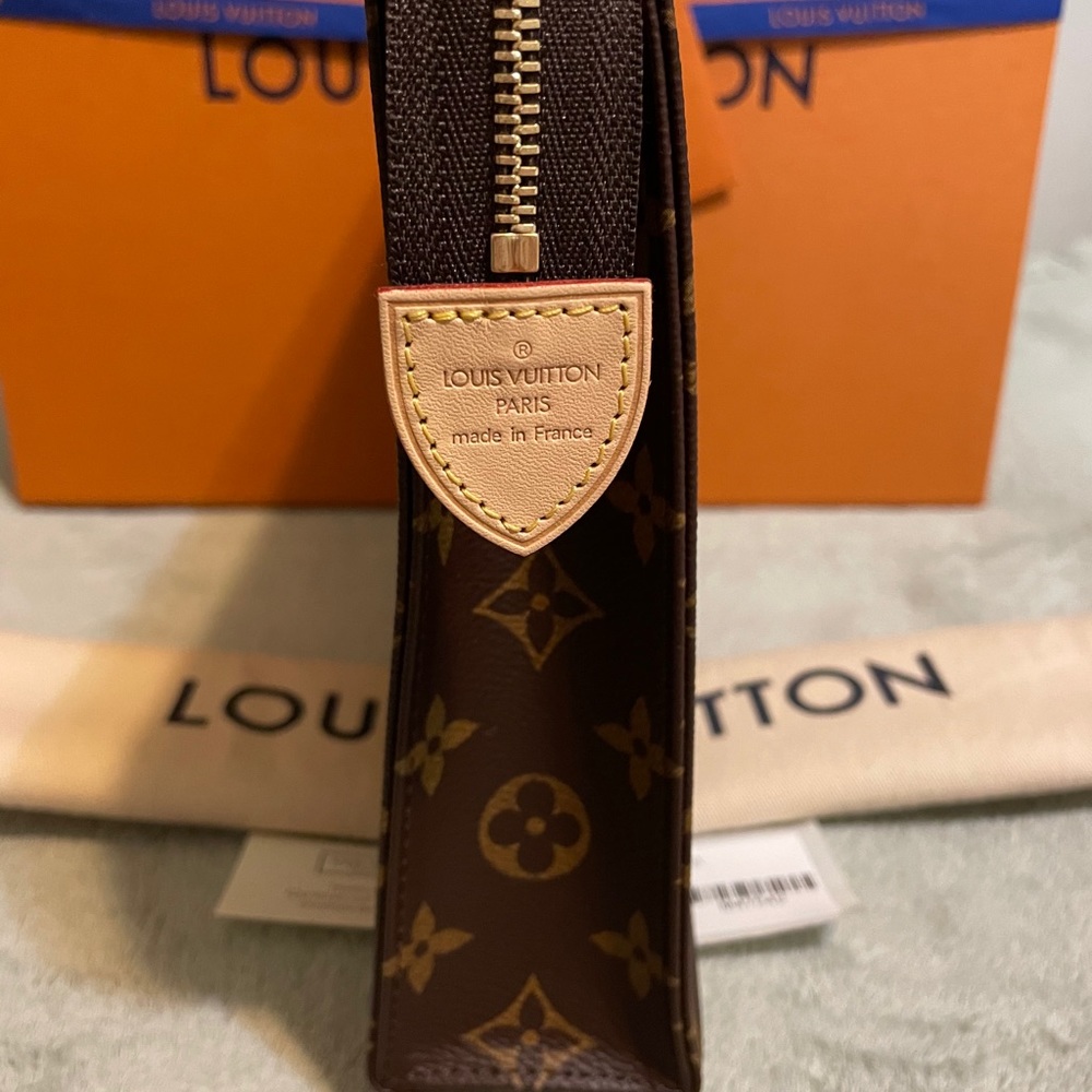 🛑SOLD🛑 Louis Vuitton Toiletry 26 Pouch - Picture 5 of 12